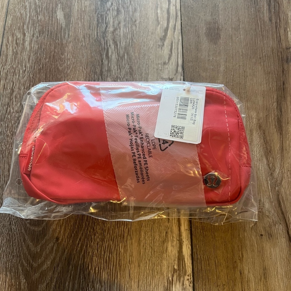 NEW LULULEMON EVERYWHERE BELT BAG CHERRY MIST - Picture 7 of 9